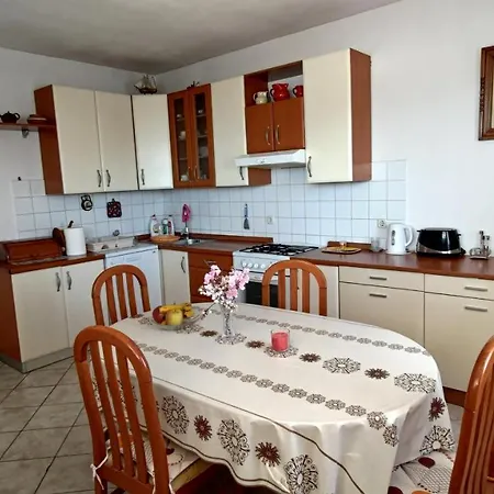 Ika Apartment *